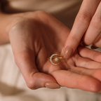 Anillo Luna Creciente — Renacer en Luz