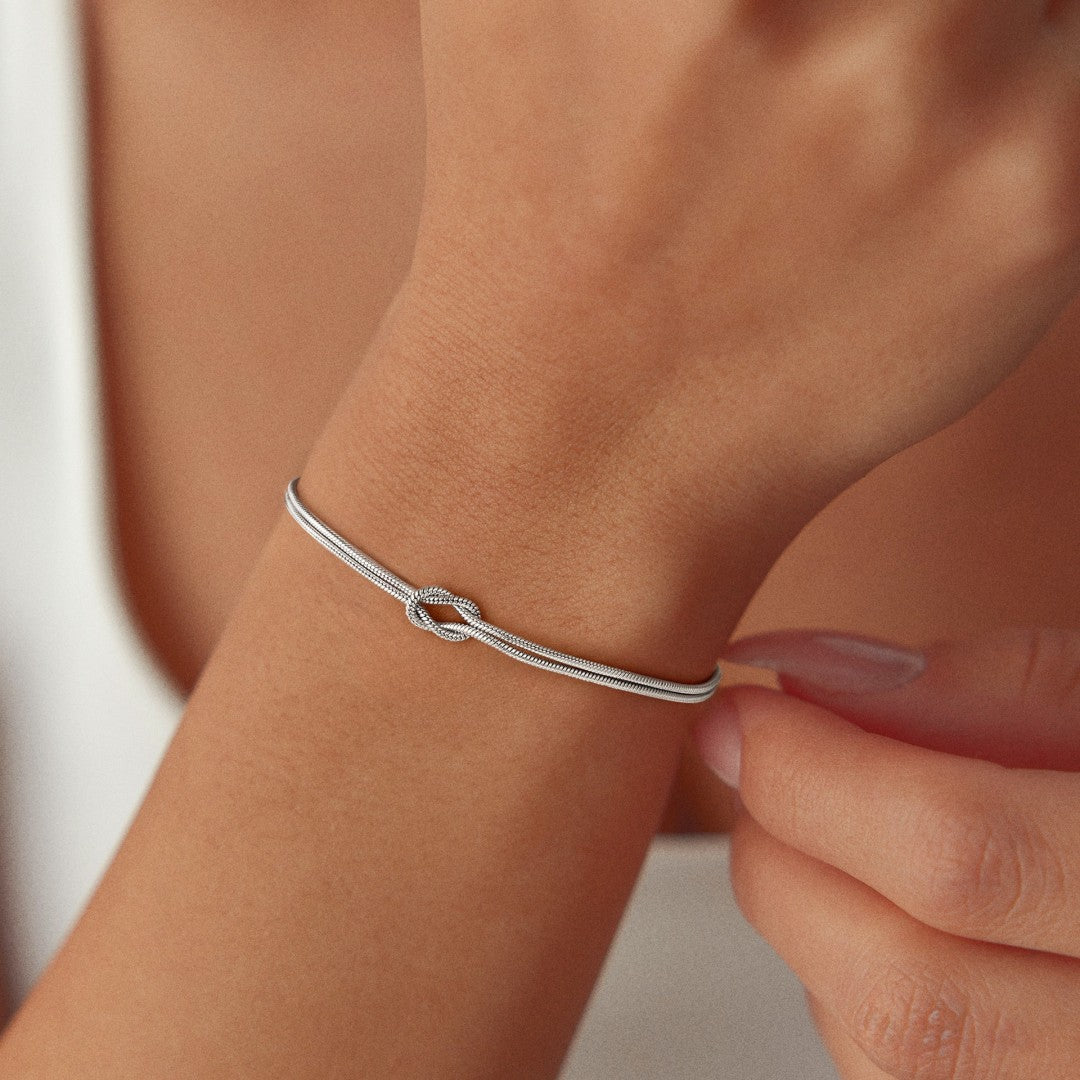 Pulsera Nudo Eterno — “Símbolo del amor”