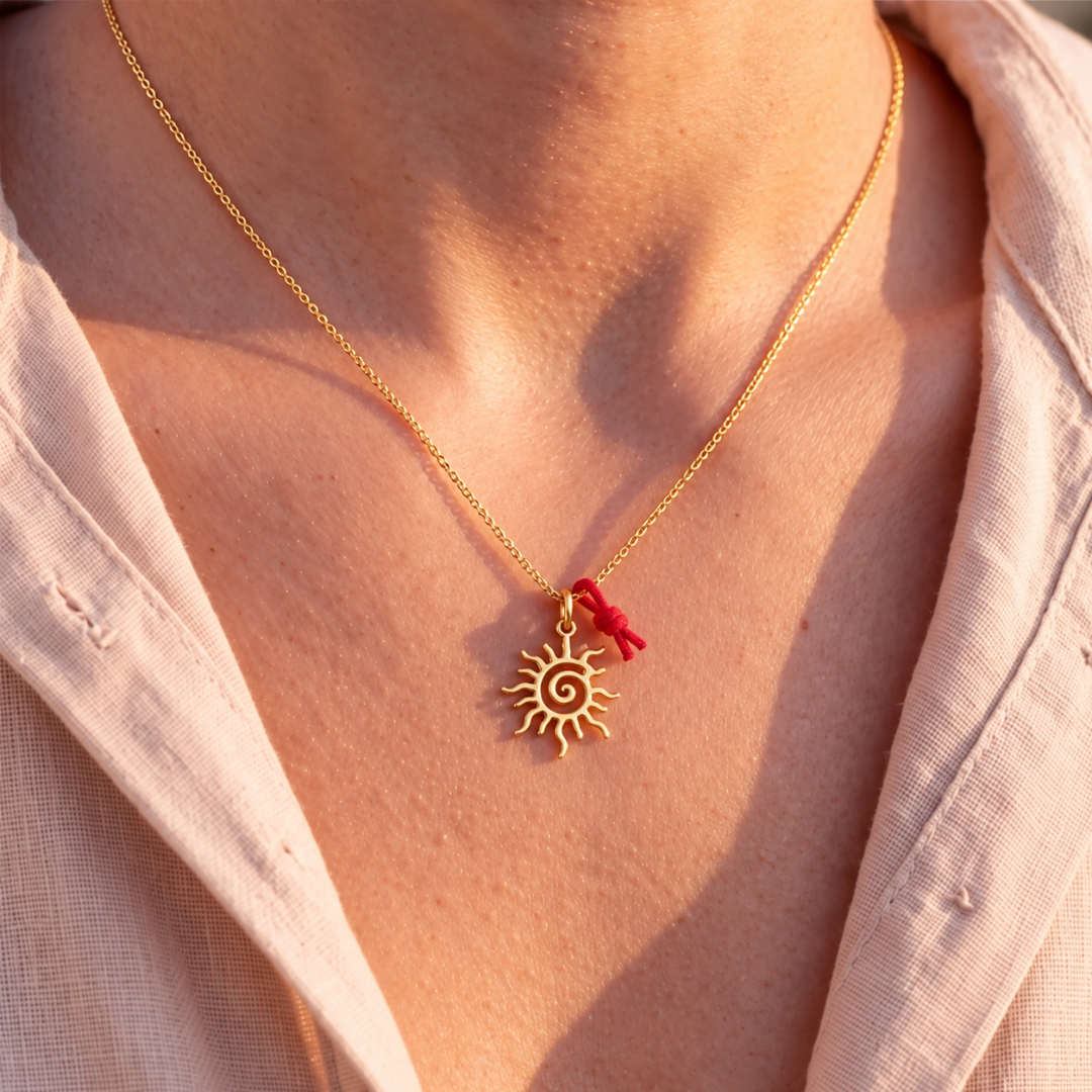 Collar Amuleto Hilo Rojo
