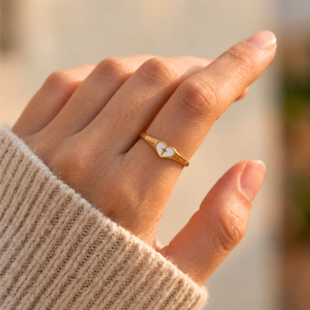 Anillo Confía en Dios – Corazón y Cruz