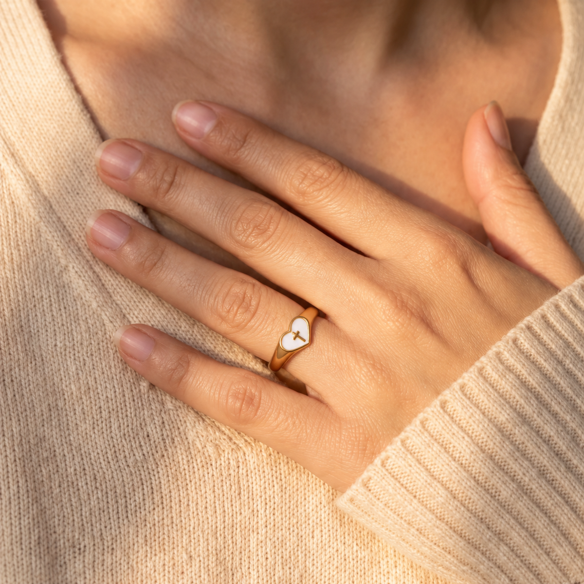 Anillo Confía en Dios – Corazón y Cruz