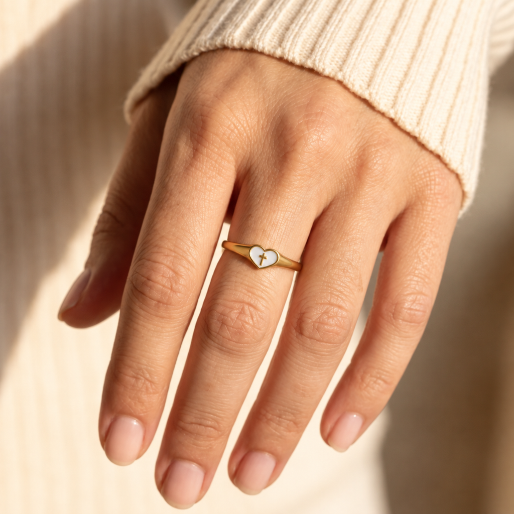 Anillo Confía en Dios – Corazón y Cruz