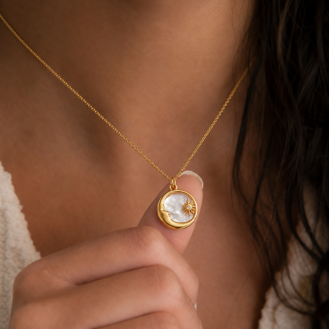 Collar Luz entre las Nubes – Luna y Estrella