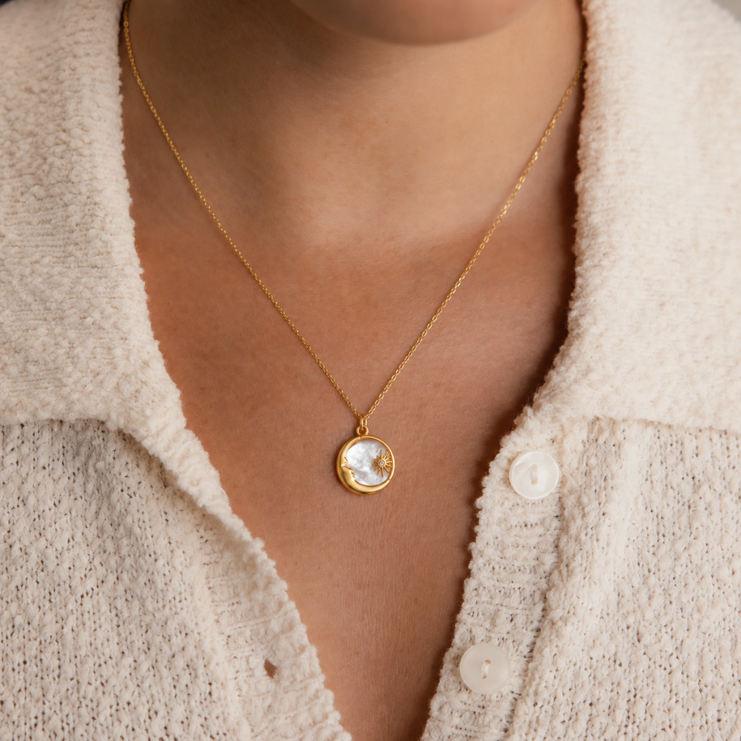 Collar Luz entre las Nubes – Luna y Estrella