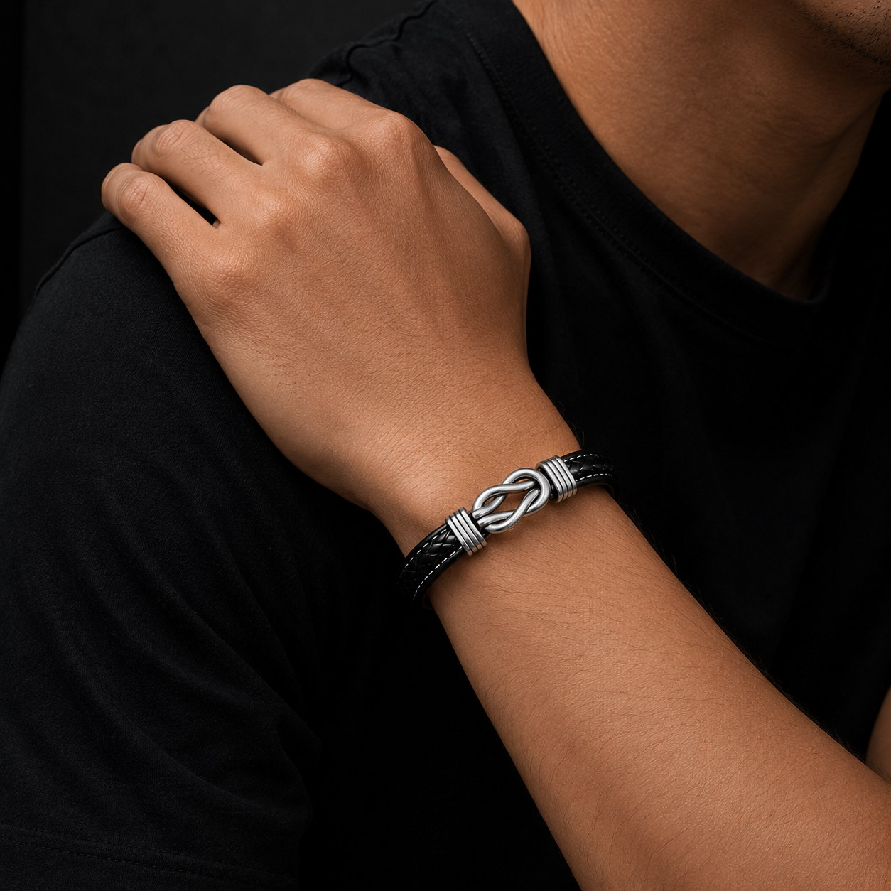 Pulsera de Cuero con Nudo Eterno – Regalo Especial para Parejas