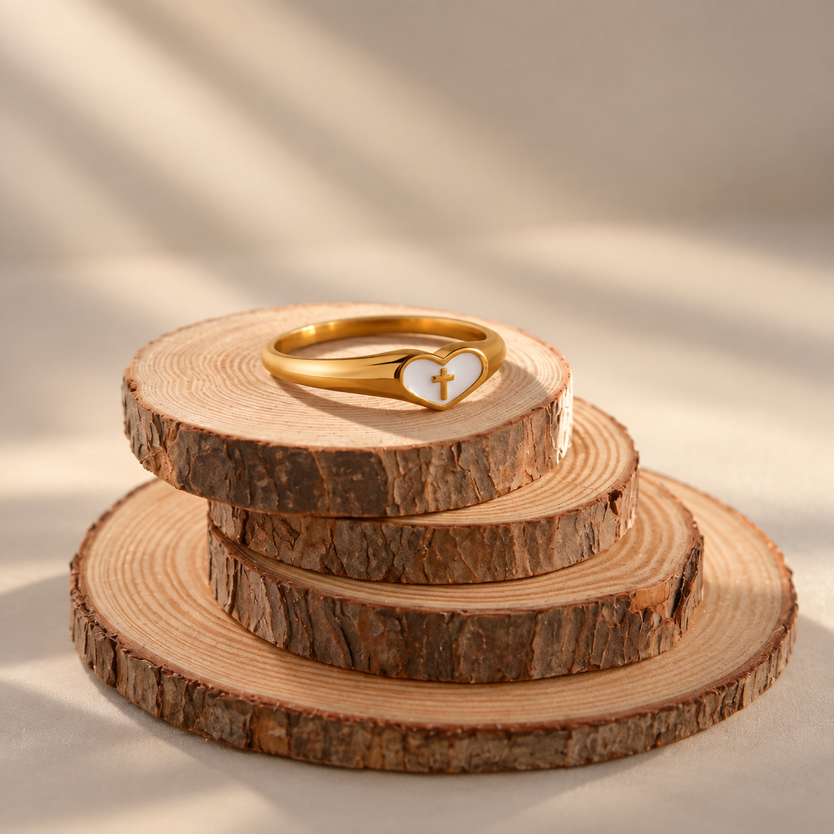 Anillo Confía en Dios – Corazón y Cruz