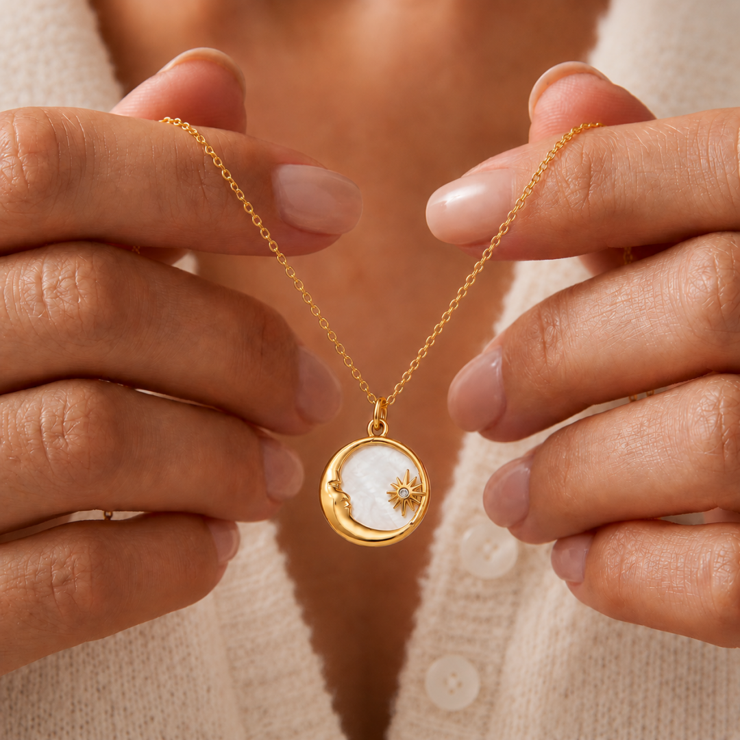 Collar Luz entre las Nubes – Luna y Estrella